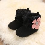 پاپوش نوزادی دخترانه گلدار زمستانی - تصویر 4