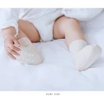 جوراب بچه گانه ضد لغزش نیم ساق کبریتی مجموعه 3 عددی طرح رافائل (مناسب صفر تا 3 سال) - تصویر 6