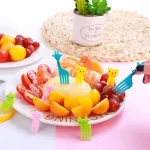 چنگال میوه خوری کودک طرح حیوانات فانتزی همراه با باکس نگهدارنده - تصویر 2